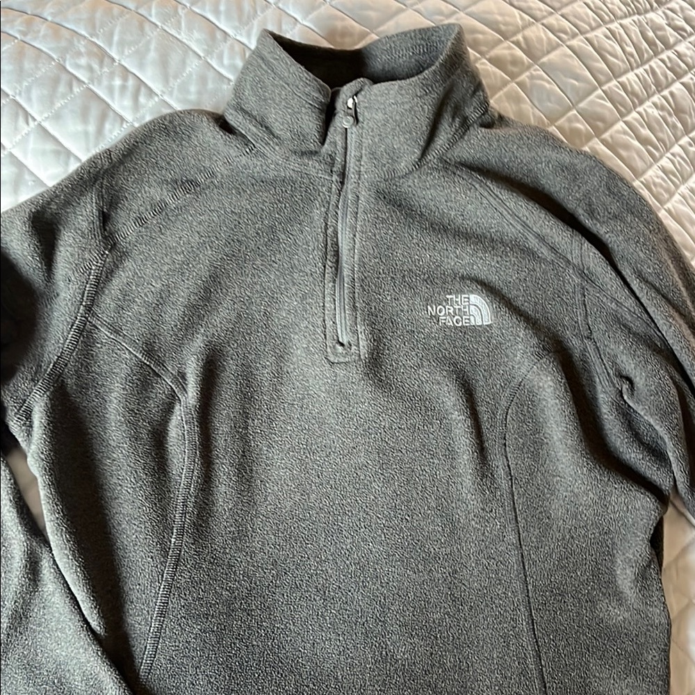 The North Face Women’s 1/4 Zip Lightweight Fleece Top